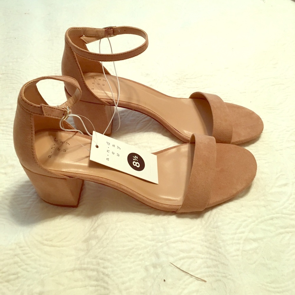 NWT Tan Heels